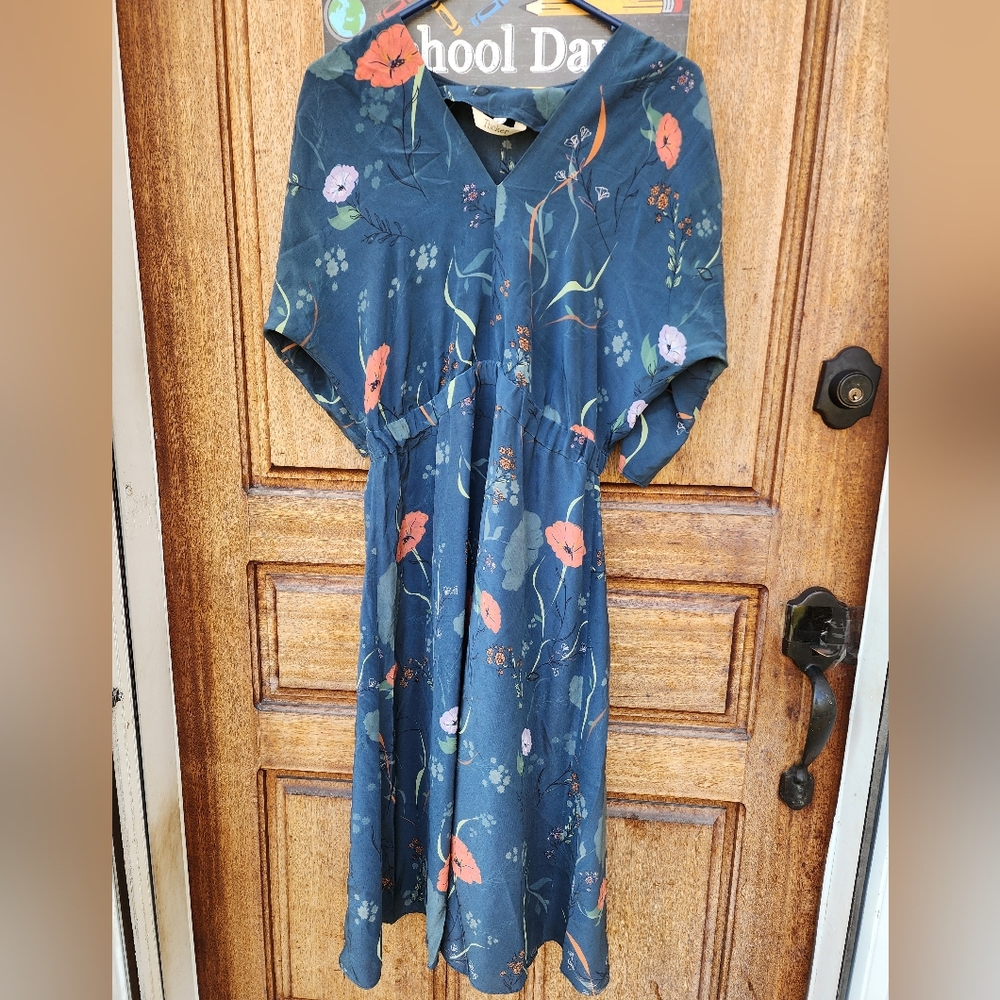 Tucker NYC “the Market” Silk V-Neck Dress Medium 100% Silk